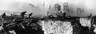 Sovet əsgərləri Stalinqrad şəhərində, 1943-cü ilin fevralı