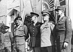 1945-ci ildə müvəqqəti hökumətin rəhbəri olan 4 komandir, soldan sağa doğru: Montgomery, Eisenhower, Jukov və Tassigny.