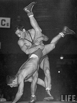 Rəşid Məmmədbəyov (ayaq üstə) və Layoş Bençe (Macarıstan) 1952-ci ilin Olimpiya oyunlarında