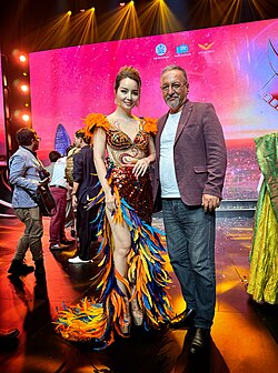 Cavanşir Hadıyev və vyetnamlı aktrisa Mai Thu Huyen Vyetnamın "Golden Kite 2024" mükafat mərasimində