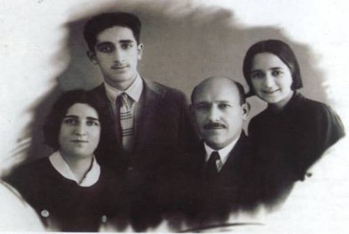 Hüseyn Cavid sonuncu günlər öz ailəsi ilə (Bakı 1936): Mişkinaz-xanım, Ərtoğrul və Turan Rasizadələr