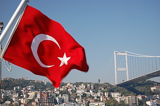 15 iyul Şəhidlər Körpüsündə dalğalanan Türk bayrağı