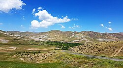 Qəzvinin Niyaq kəndi yaxınlığında yerləşən və inşa tarixi XII – XIII əsrlərə aid edilən Kafir Günbəz türbəsi.