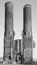 Qarabağlar türbəsinin minarələri