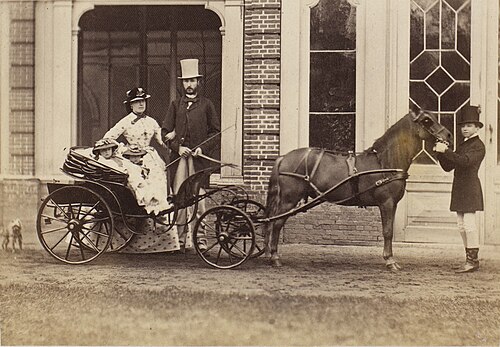 Valideynləri Şahzadə Leopold və Mariya Henretta, qardaşı Şahzadə Leopoldla birlikdə, 1862-ci il