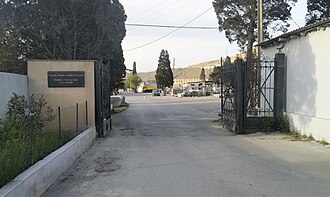 Ümumşəhər qəbiristanlığının girişi