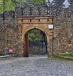 Qalanın cənubdan girişi