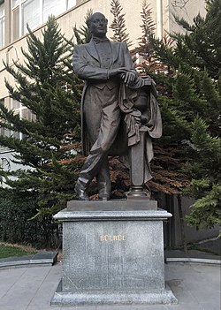 Bülbülün Bakıdakı heykəli