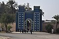 İraqın Əl-Hillə şəhərində İştar qapısı tarixən yerləşdiyi yerin yaxınlığında yeni materiallardan düzəldilmiş surəti.