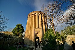 1139-1140-cı illərdə müasir Tehranın cənubunda yerləşən Rey şəhərində tikilmiş Sultan Toğrul qülləsi.