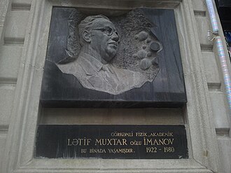 Lətif İmanovun Bakıda xatirə lövhəsi