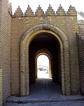 Babil divarları və qapısı (fraqment)