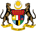 Malayziya Federasiyasının 1948-1963-cü illər arasında istifadə etmiş olduğu dövlət gerbi (gerbdə Vəhdətdən güc yaranır yazılıb)
