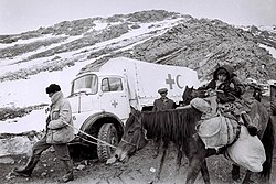 Murov dağı aşan Kəlbəcər rayonundan olan qaçqınlar.